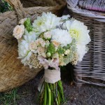 Bouquet de flores naturales con dalias