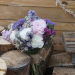 Ramo de novia tipo bouquet con claveles, achillea, aster, papaver y peonías.