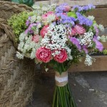 Ramo de novia con flores de pitiminí, siempre vivas y botón verde