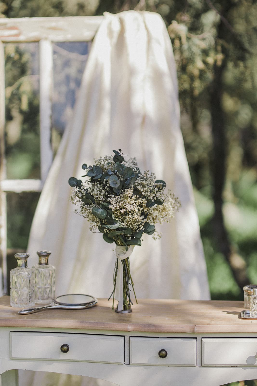 Ramo de novia de paniculata y eucalipto 6