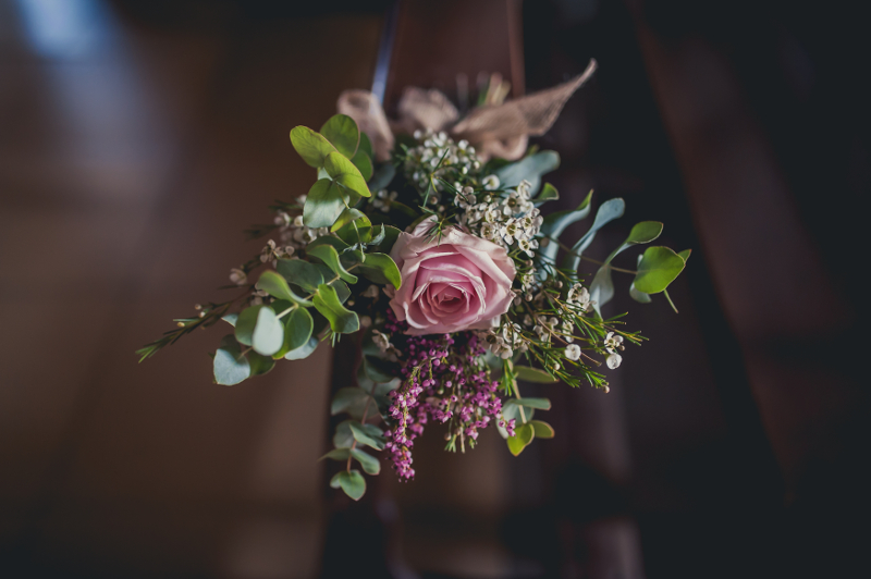 Ramo de novia de flores con anémonas