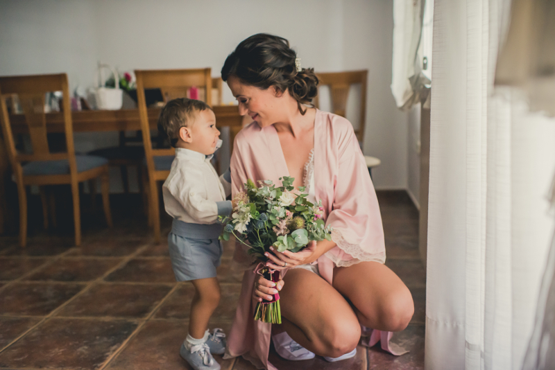 Ramo de novia de flores con anémonas