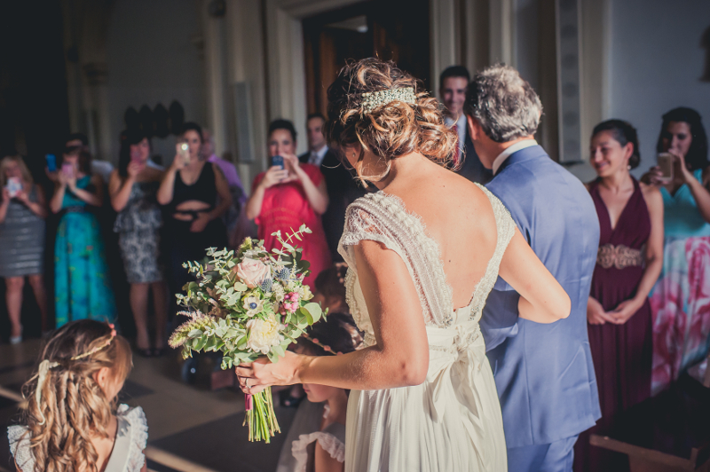 Ramo de novia de flores con anémonas
