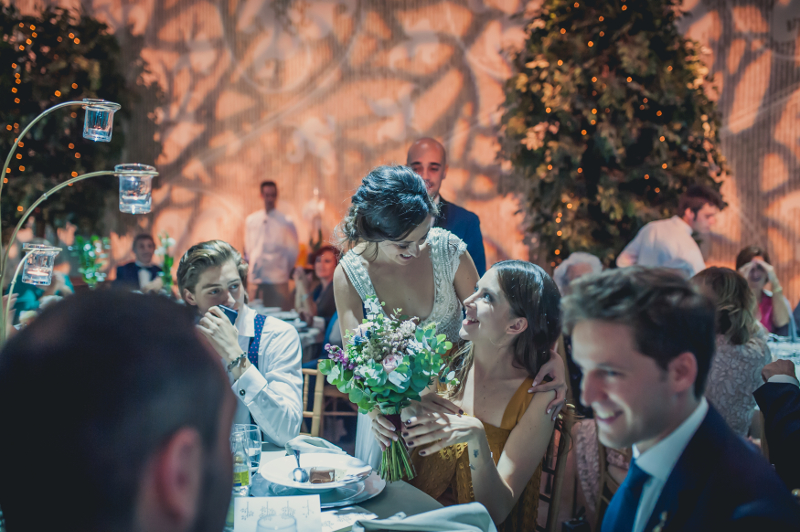 Ramo de novia de flores con anémonas