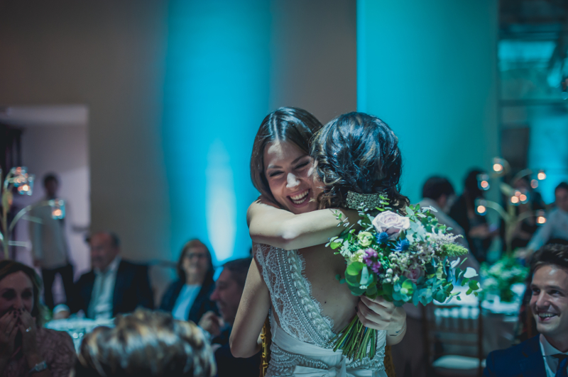 Ramo de novia de flores con anémonas