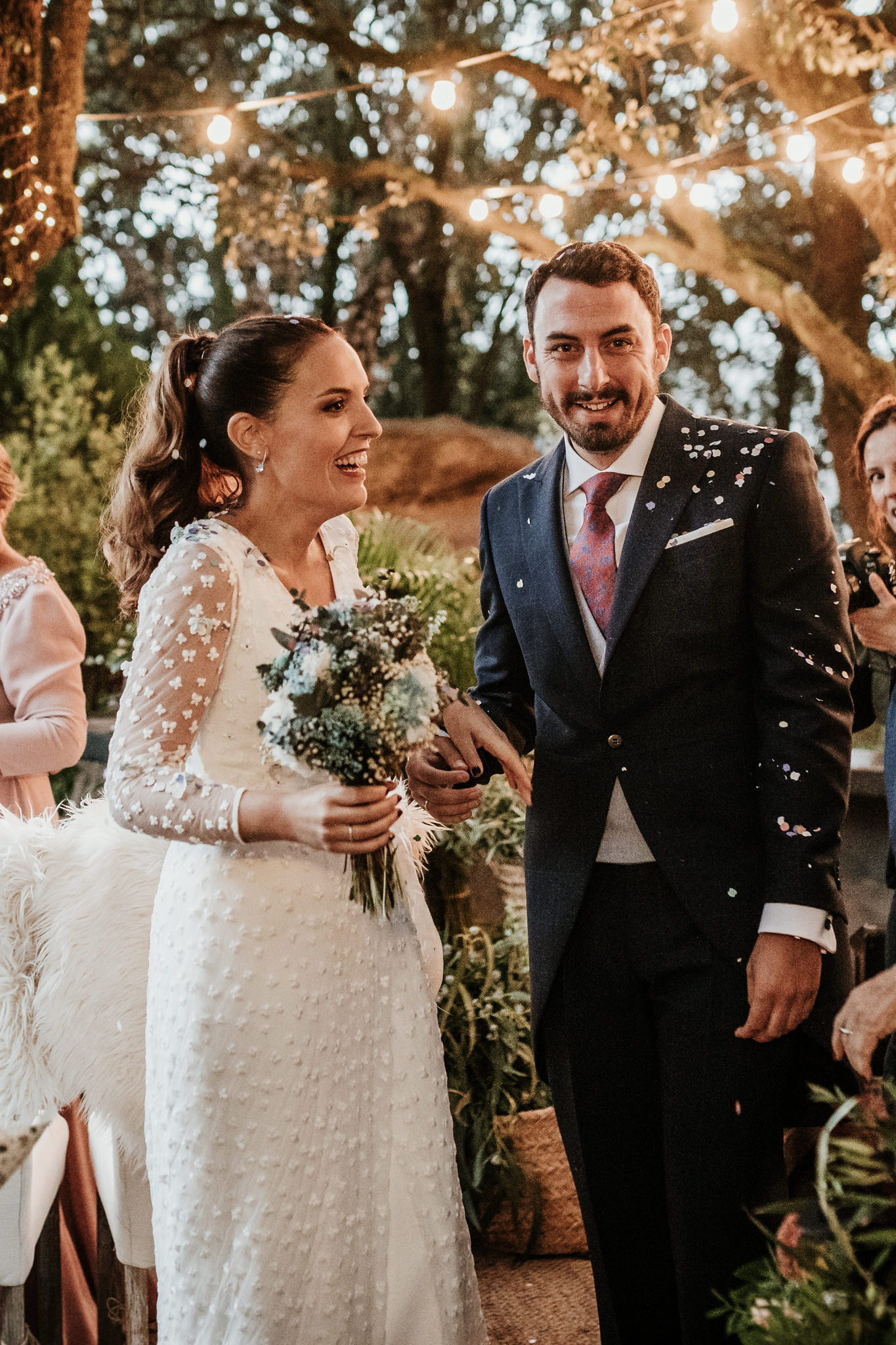 La novia del bouquet en tonos azules 5