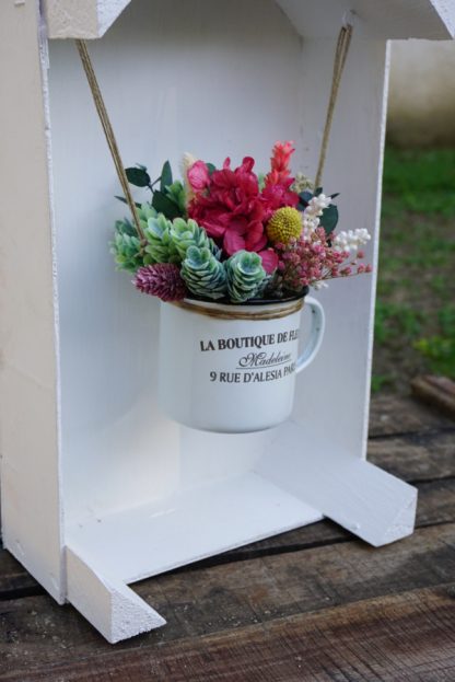 La boutique de flores en una caja de frutas