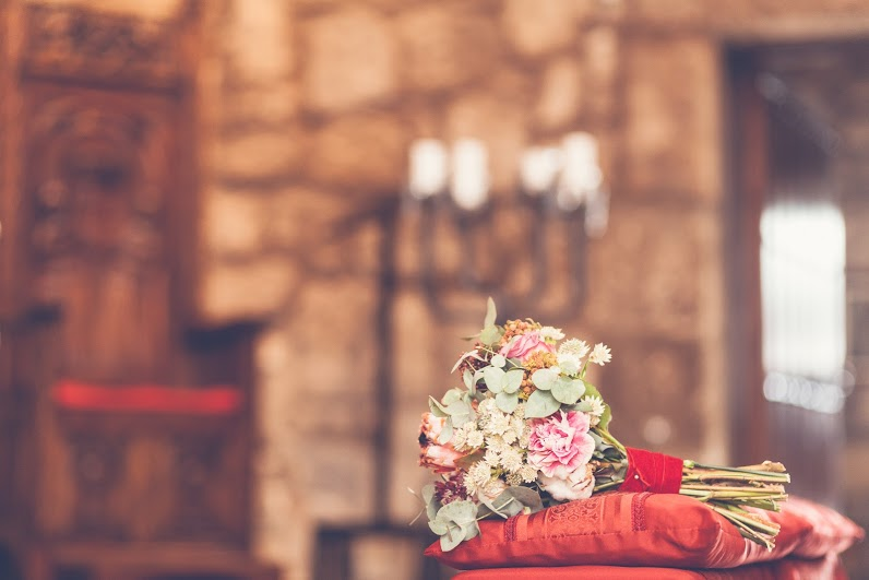 Ramo con hortensias, claveles y proteas