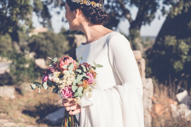 Ramo con hortensias, claveles y proteas
