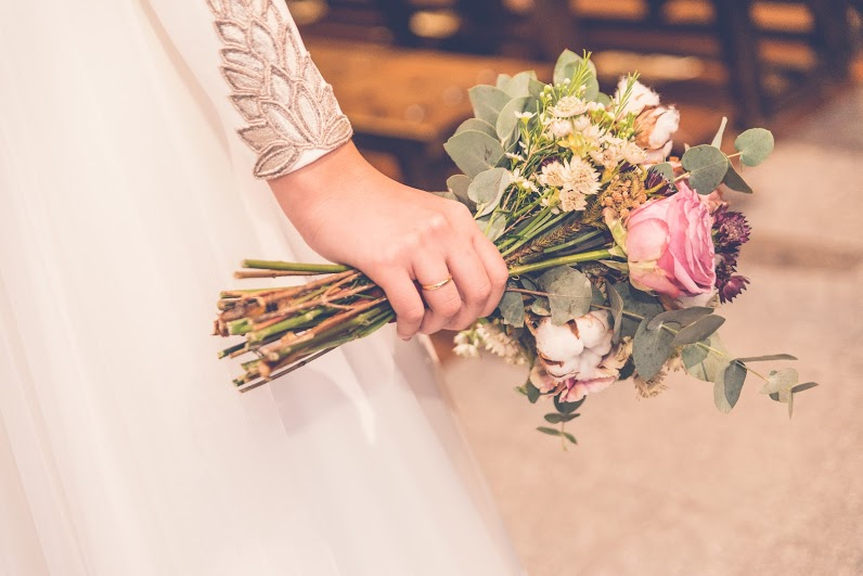 Ramo con hortensias, claveles y proteas