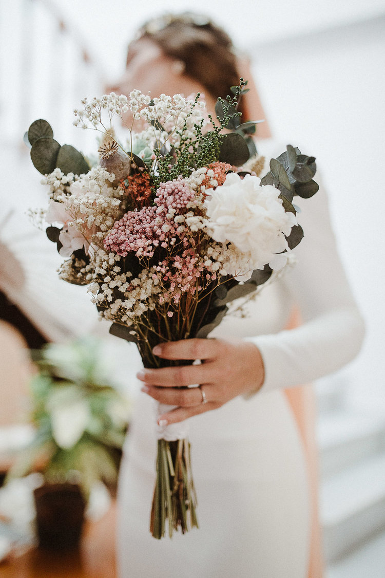 Ramo de novia preservado, con eucalipto, flores silvestres, paniculata, flor de arroz y hortensia