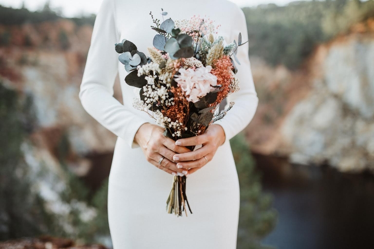 Ramo de novia preservado, con eucalipto, flores silvestres, paniculata, flor de arroz y hortensia