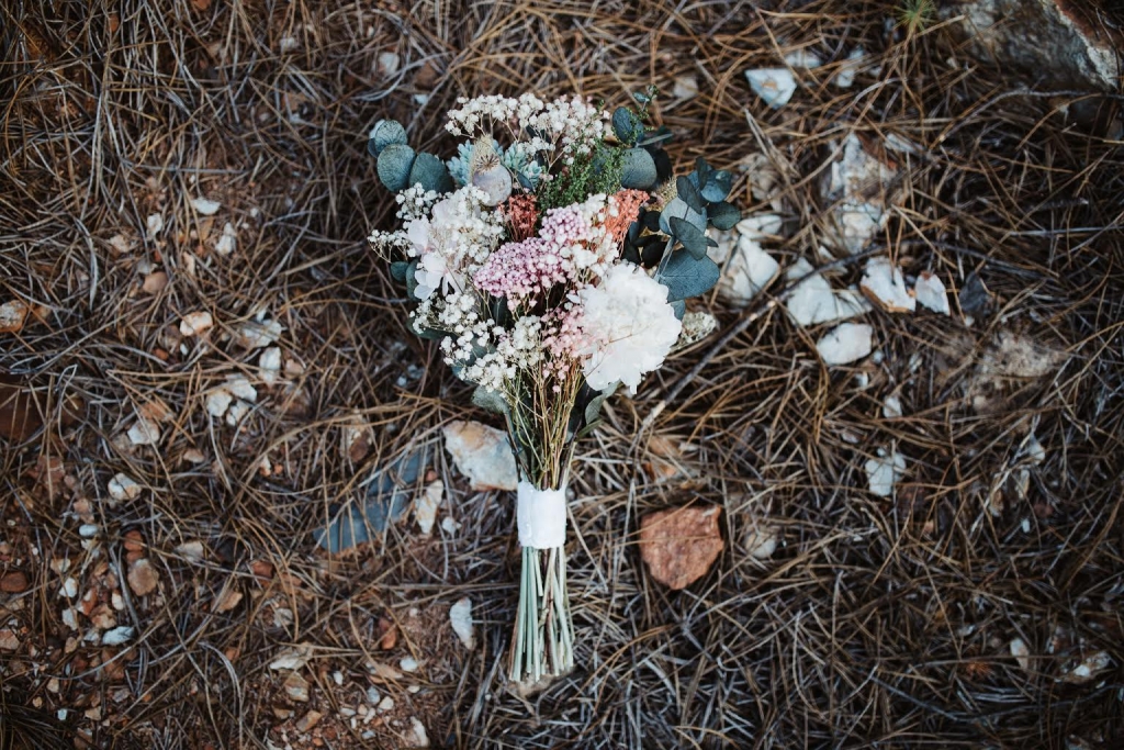 Ramo de novia preservado, con eucalipto, flores silvestres, paniculata, flor de arroz y hortensia