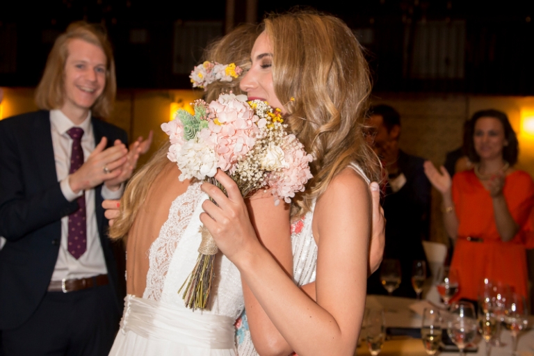 Ramo y tocado de novia con flores preservadas