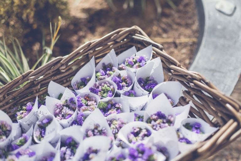 Boda en colores y tonos malvas, morados y amarillos