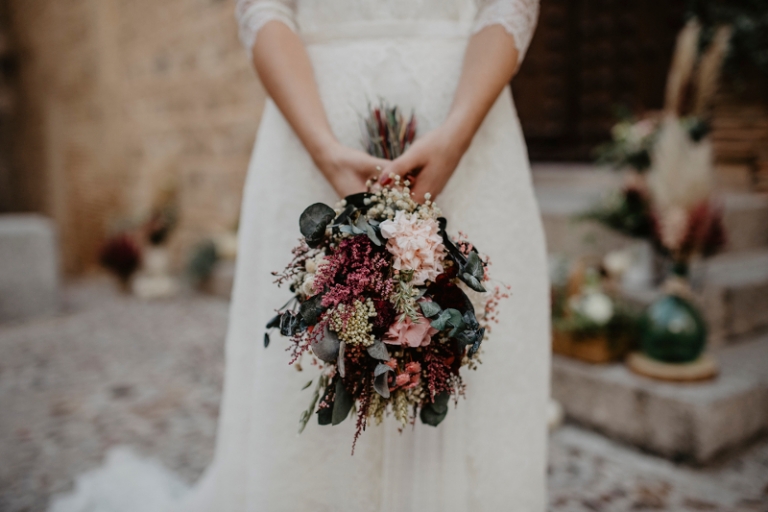 Ramo preservado con toques granates