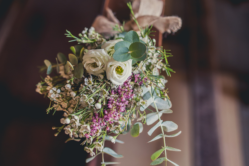 Ramo de novia de flores con anémonas