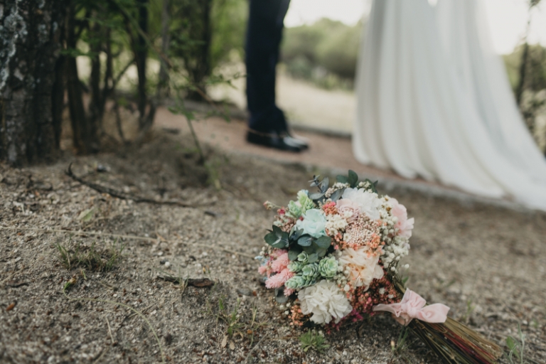 Ramo de novia en tonos pastel con flores preservadas
