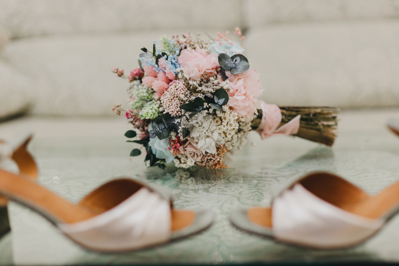 Ramo de novia en tonos pastel con flores preservadas