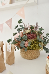 Cesto de flores preservadas