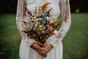 Un ramo silvestre para una novia boho 6