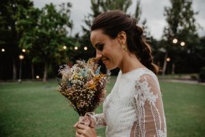 Un ramo silvestre para una novia boho 8