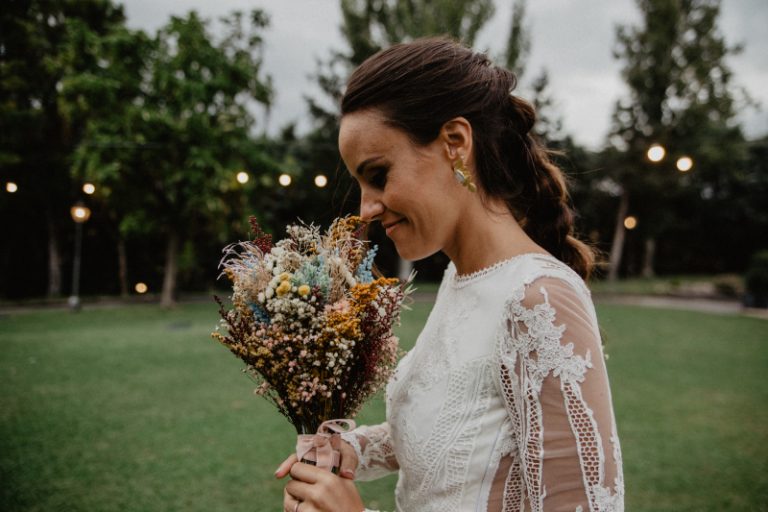 Un ramo silvestre para una novia boho 8