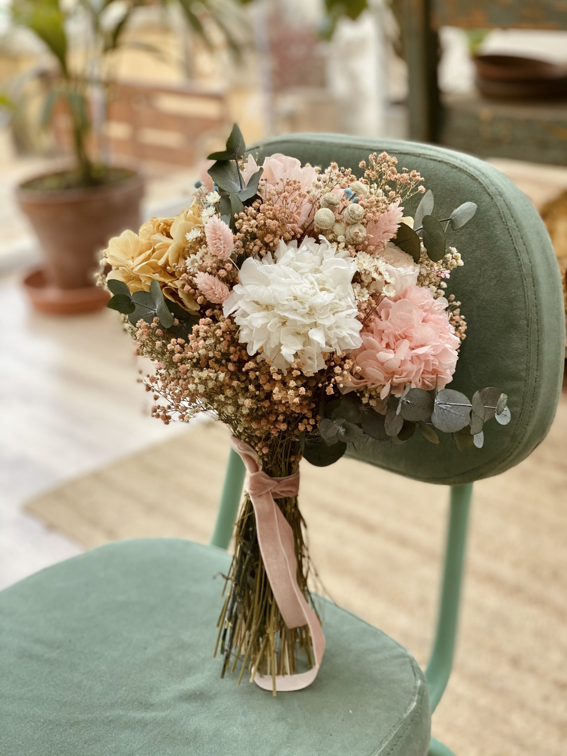 Serena estera jardín Ramos de novia en tonos pastel - Flores en el Columpio
