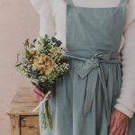 Ramito de flores preservadas en tonos neutros con una hortensia beige. También puedes personalizar el ramo con otros tonos