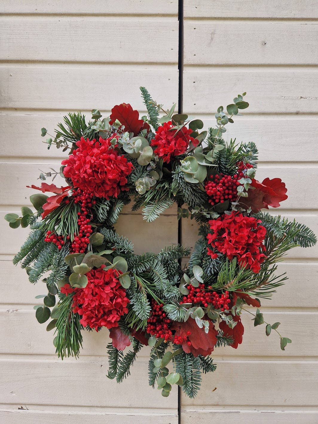 Corona Eira con hortensias rojas - Imagen 2