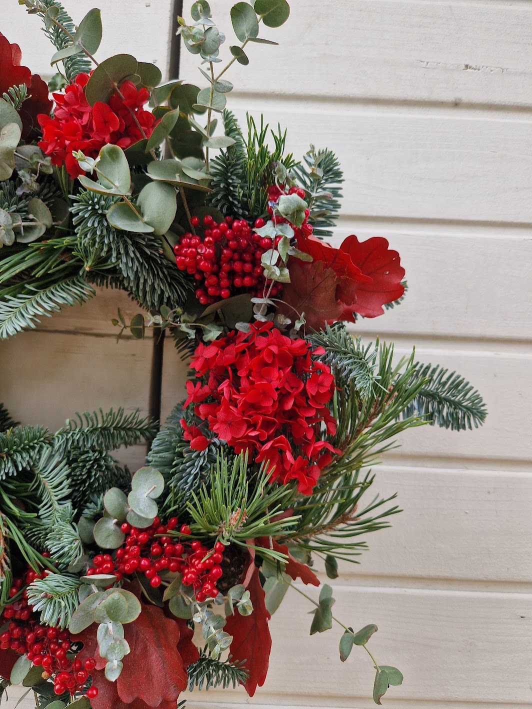 Corona Eira con hortensias rojas - Imagen 3