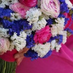 Detalle de los ranúnculos y la siempreviva