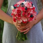 Una novia atrevida Claveles, clavelina, rosas, craspedia