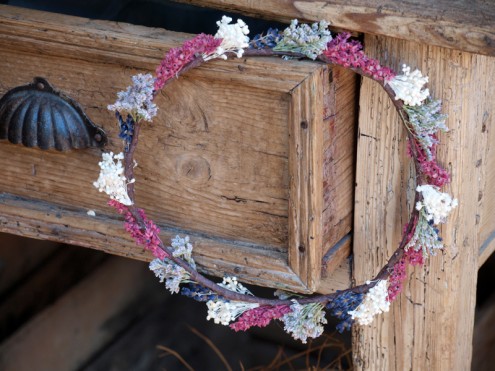 Corona de flores silvestres