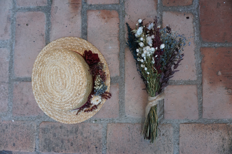 Canotier en tonos burdeos