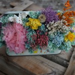 Cajas antiguas vintage con centro de flores