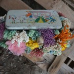 Cajas antiguas vintage con centro de flores