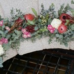 Decoracion del arco de iglesia con flores