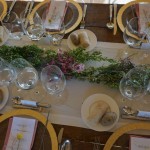 Decoración mesa de boda con guirnalda de boj