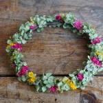 Corona de flores preservadas