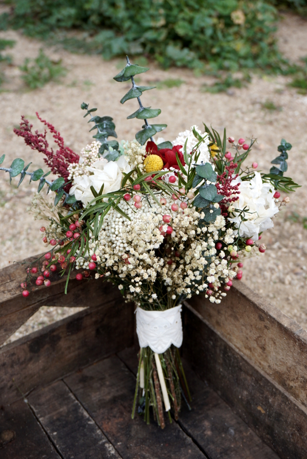Ramo de flores preservadas con base de eucalipto