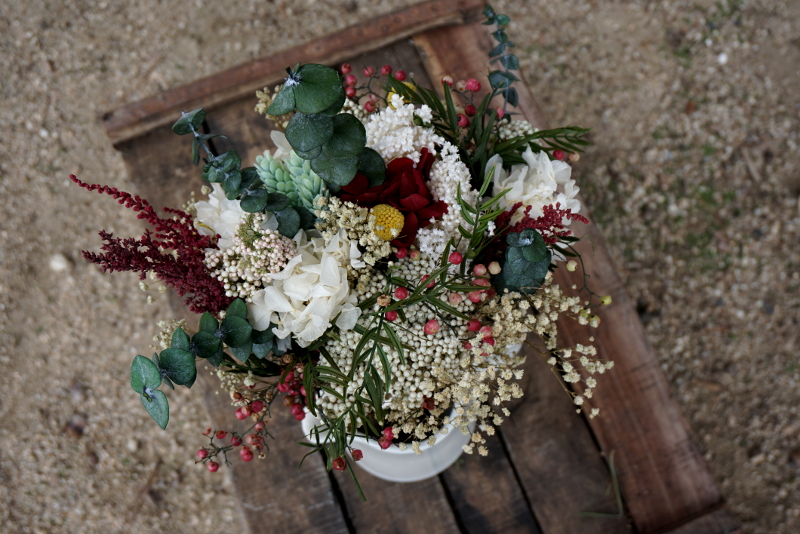 Ramo de flores preservadas con base de eucalipto