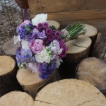 Ramo de novia tipo bouquet con claveles, achillea, aster, papaver y peonías.