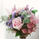 ramo de novia con eucalipto, estatice, rosas, ....