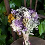 Ramo de novia con flores preservadas (hortensias, lavanda, …)y secas (limonium, trigo, siemprevivas, …)
