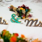 Ramo de novia con flores preservadas y silvestres en tonos fuertes