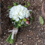 Ramo de novia con una hortensia blanca