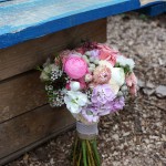 Ramo de novia con rosas de pitiminí y brunia