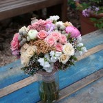 Ramo de novia con rosas de pitiminí y brunia