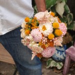 Ramo de novia con rosas ramificadas, alheli, dalias, claveles y astilbe